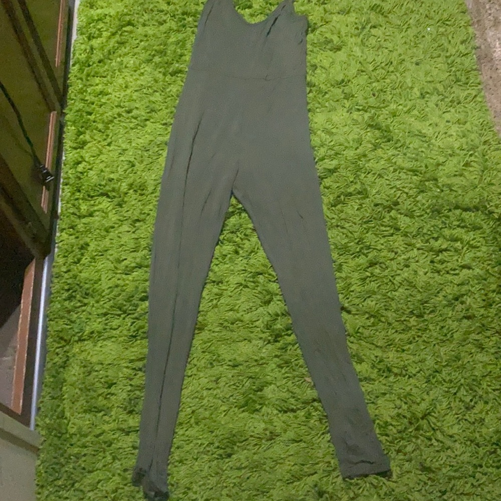 Prettylittlething basic strappy plunge jumpsuit size UK12 US8 fits like 6 (Dar)